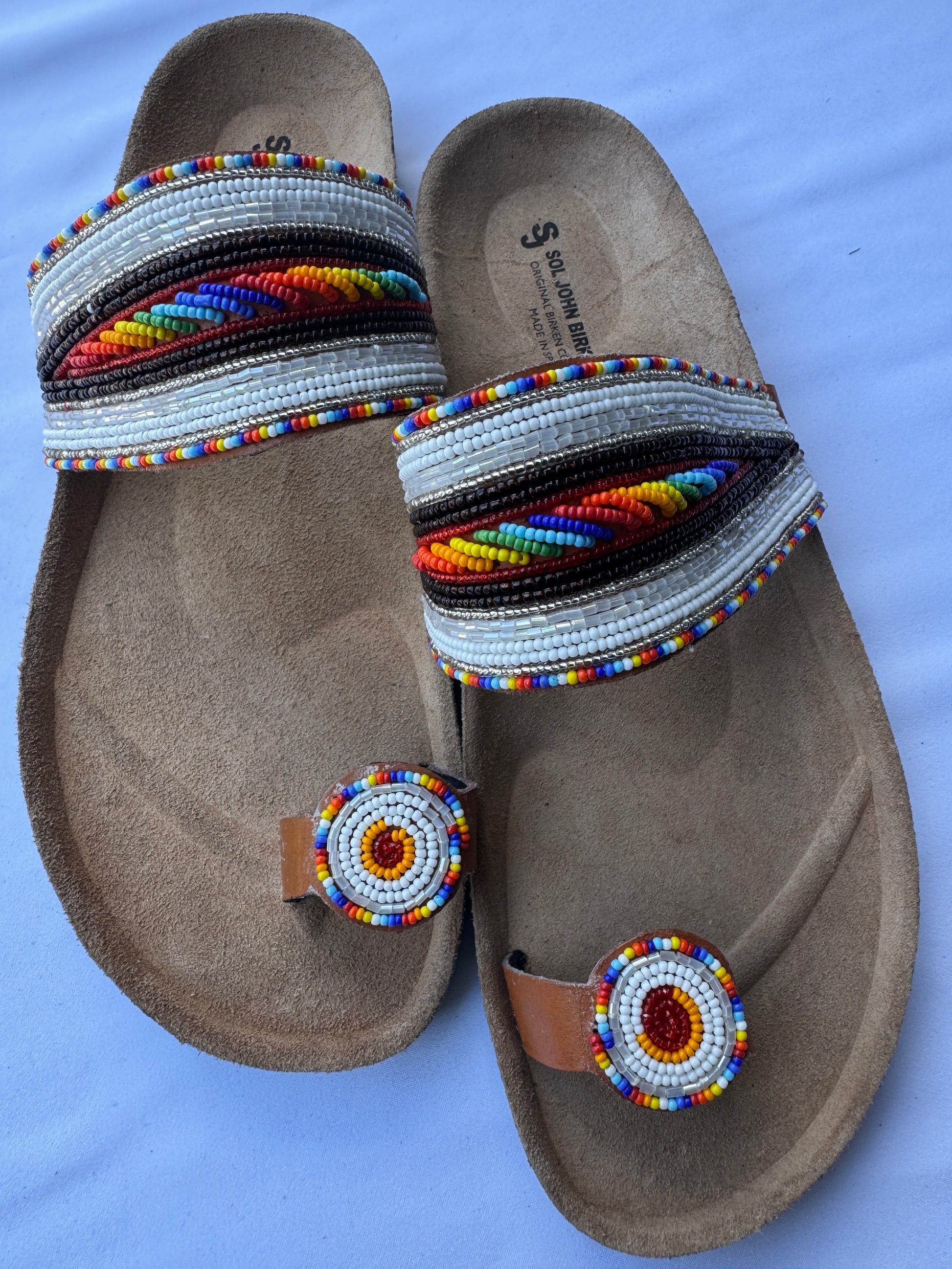 Sanaa (US 11-11.5), Style 02 - White Rainbow-Wave Comfort