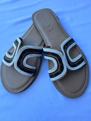 Sanaa (US 11-11.5), Style 08 - Black-White Horseshoe Slide