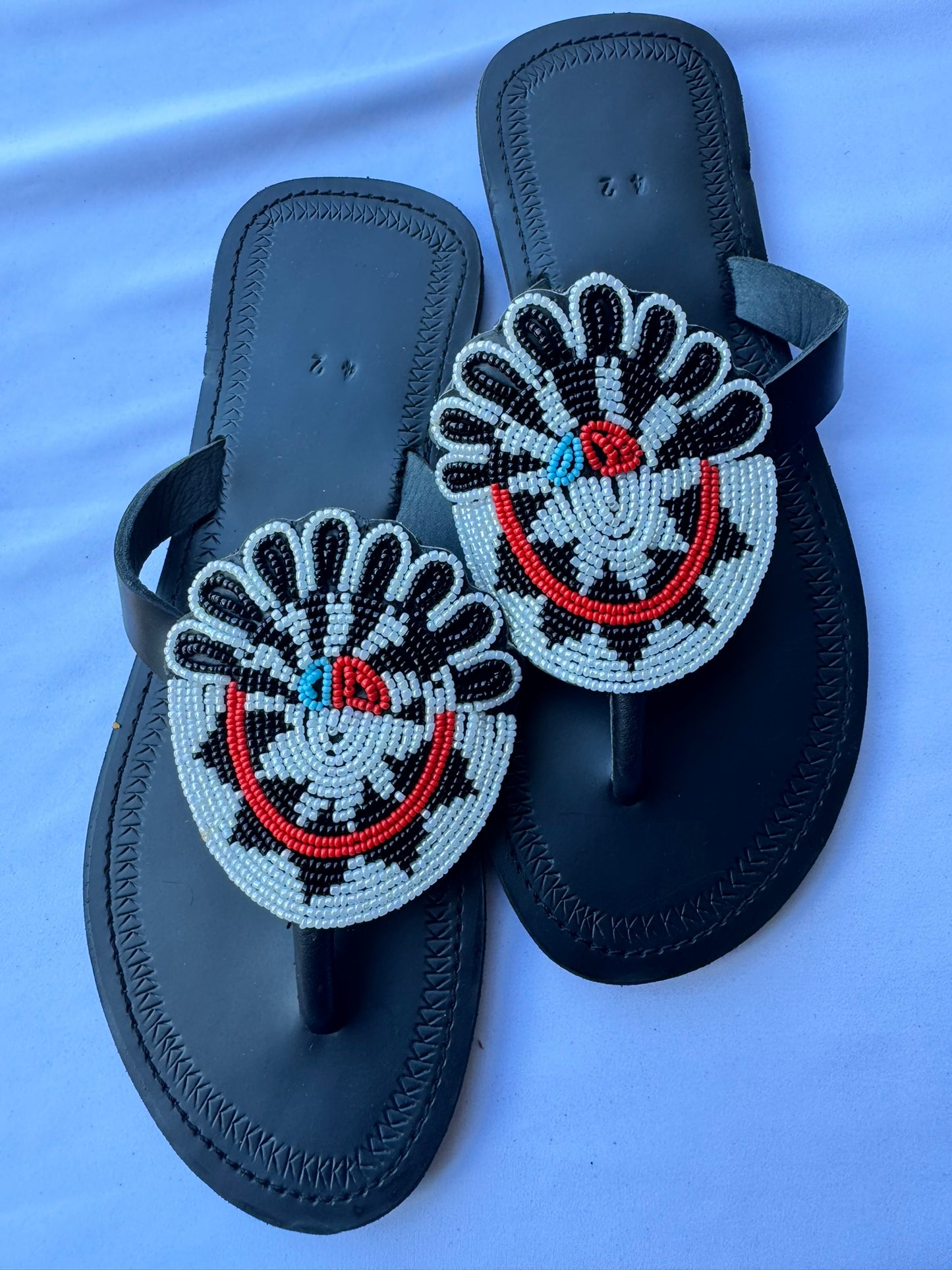 Sanaa (US 11-11.5), Style 10 - Black-White Mask Medallion