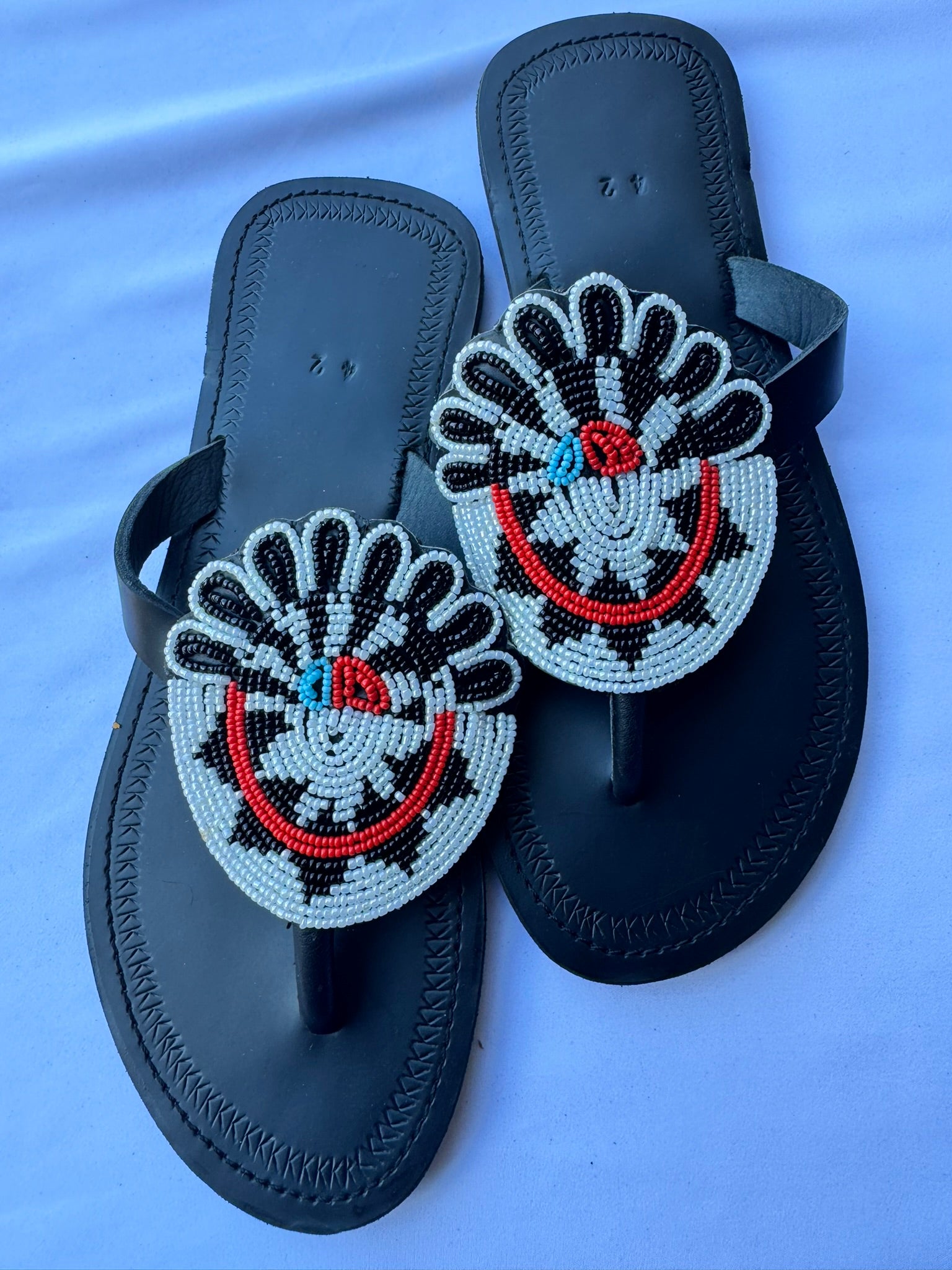 Sanaa (US 11-11.5), Style 10 - Black-White Mask Medallion