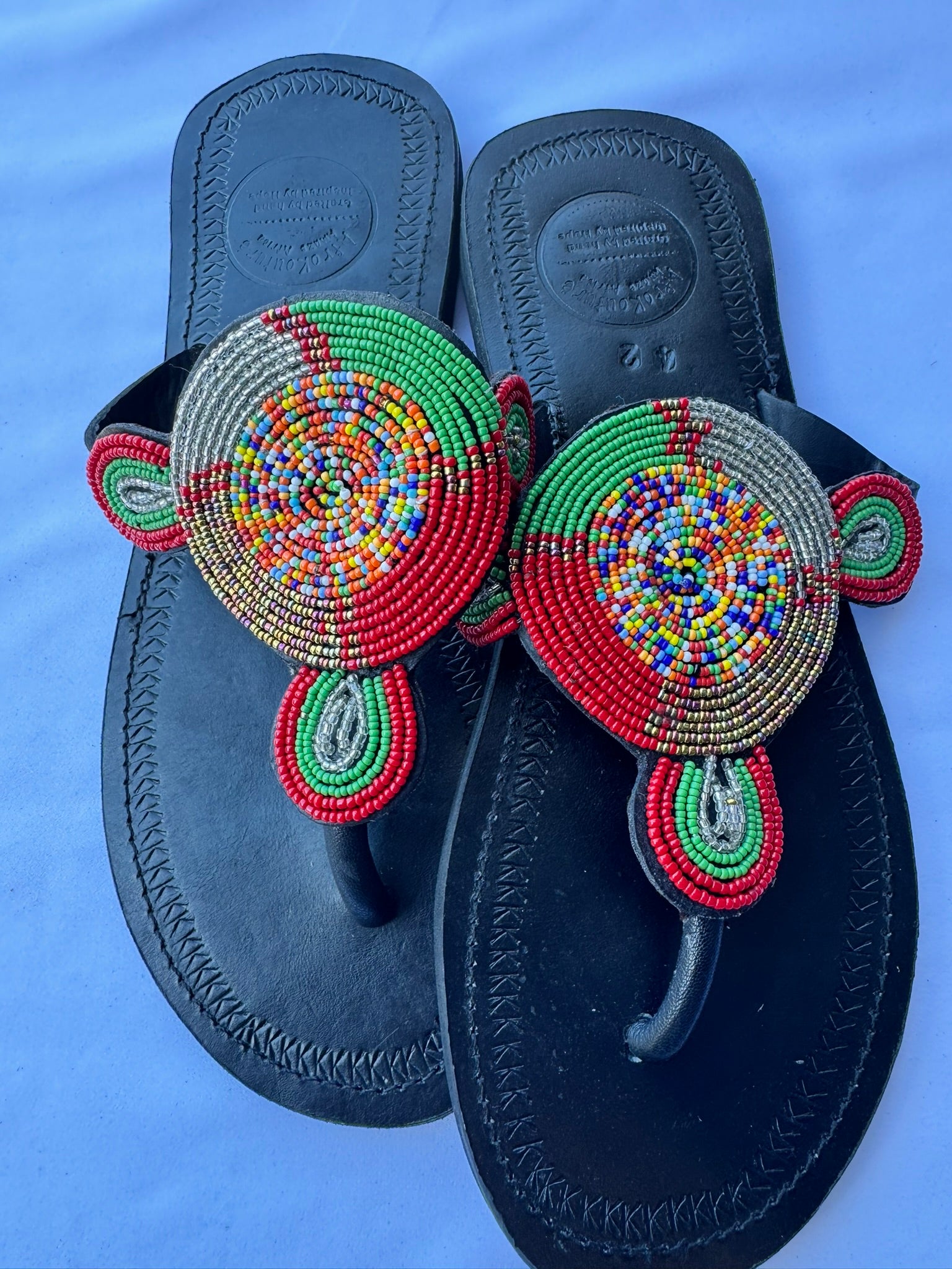 Sanaa (US 11-11.5), Style 11 - Red-Green Multicolor Disc Medallion