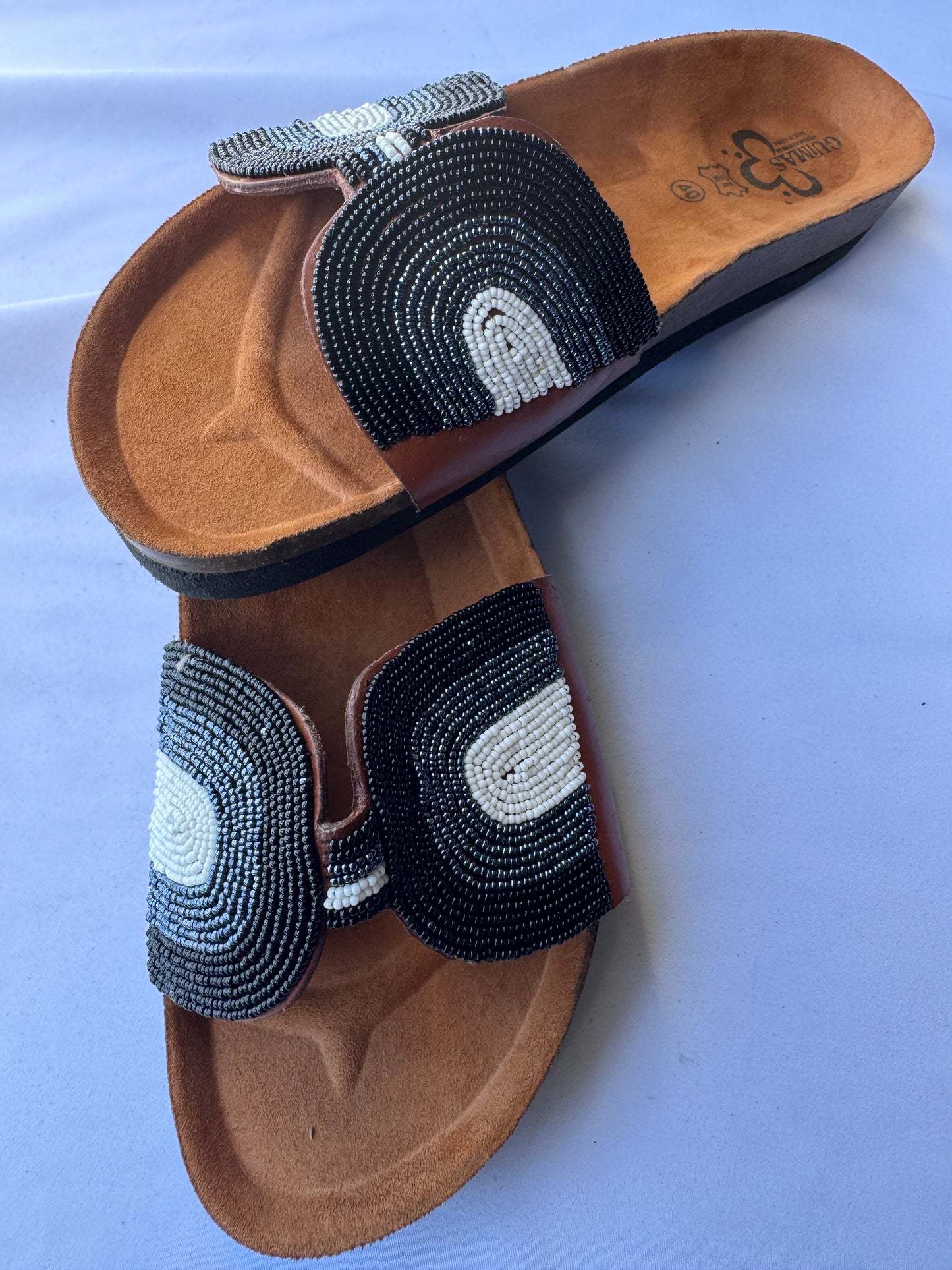 Ayana (US 9-9.5), Style 02 - Black-White Fan Comfort