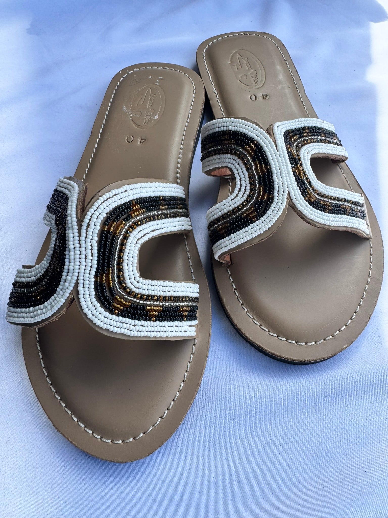Ayana (US 9-9.5), Style 20 - Black White Gold Horseshoe